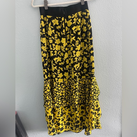 Alice and Olivia High Low Skirt Yellow and black floral size 4 - Picture 5 of 7